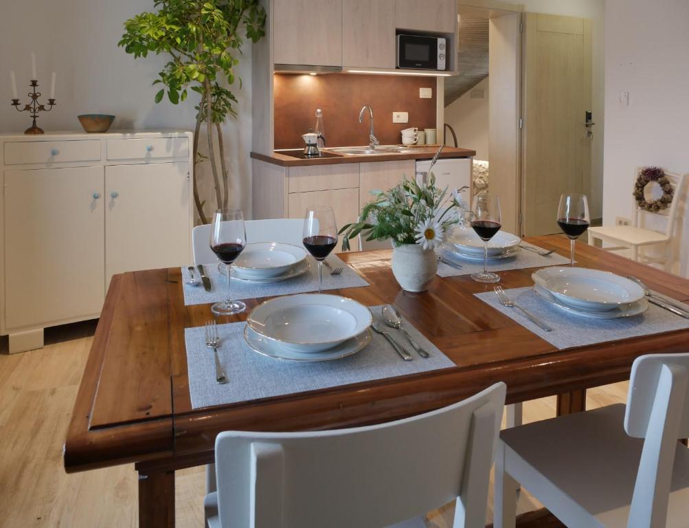 Kuchyň nebo kuchyňský kout v ubytování Apartmaji in sobe Odlična hiša Štanjel
