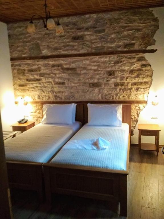 Postel nebo postele na pokoji v ubytování Argjiro Traditional
