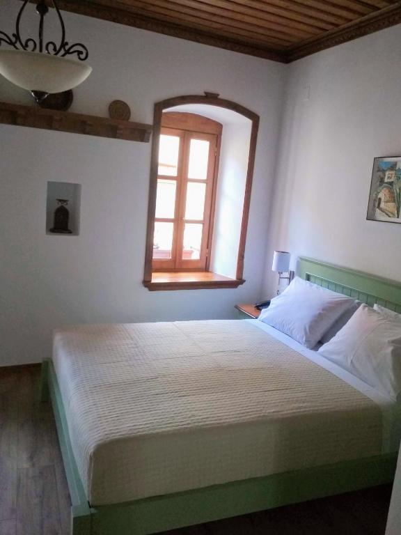 Postel nebo postele na pokoji v ubytování Argjiro Traditional