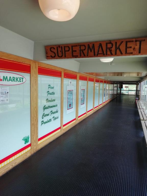 Supermarket alebo iný obchod pri apartmáne alebo v okolí