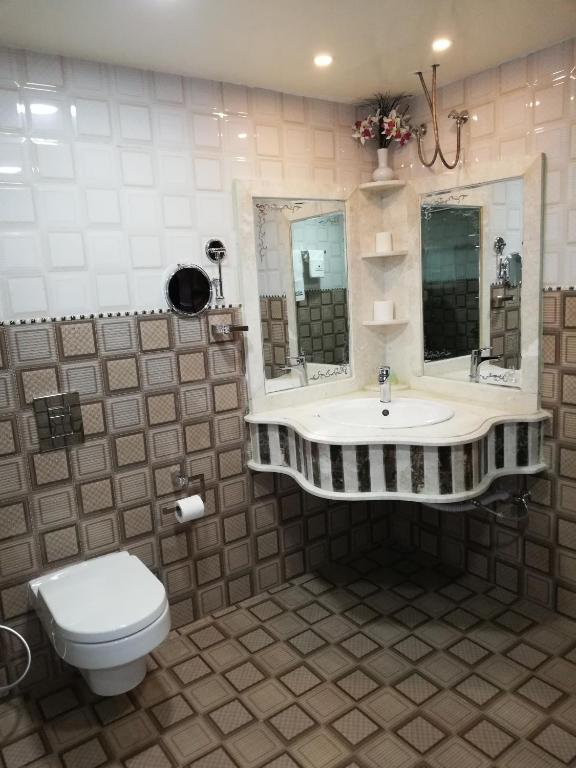 Koupelna v ubytování Alsafa Hotel