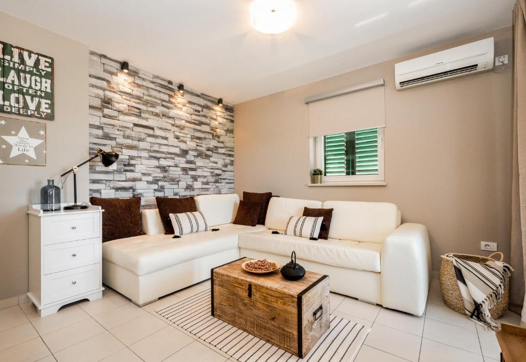 Posedenie v ubytovaní Apartment Cami -Stylish apartment with a beautiful seaview