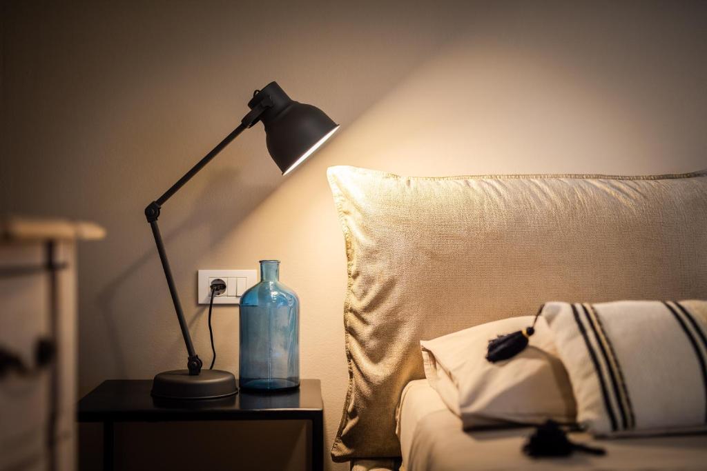 Posteľ alebo postele v izbe v ubytovaní Apartment Cami -Stylish apartment with a beautiful seaview
