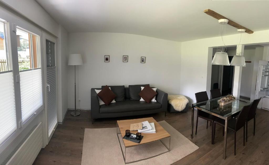 Istumisnurk majutusasutuses Emelie Zermatt 4****