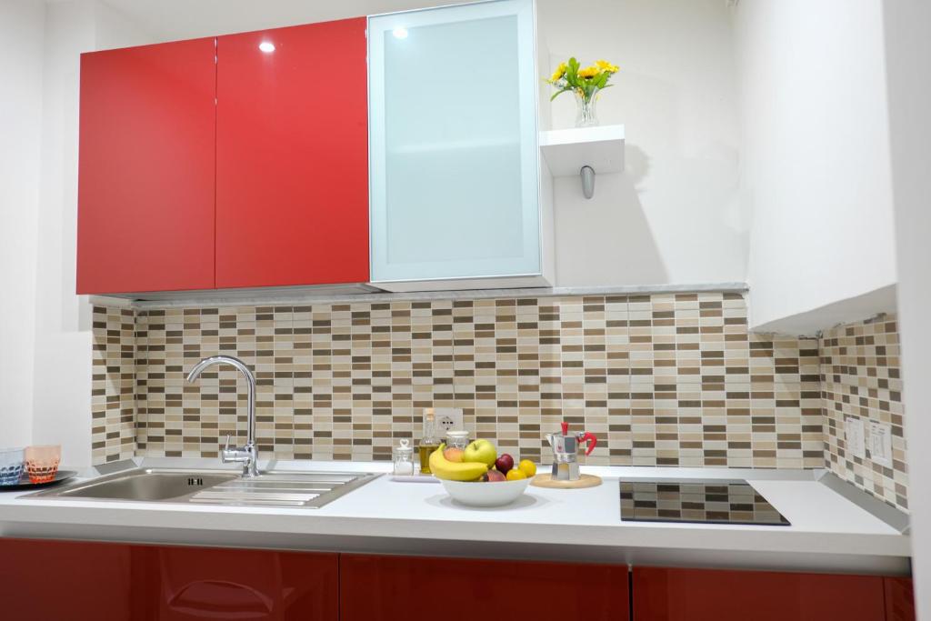 A kitchen or kitchenette at La Fenice