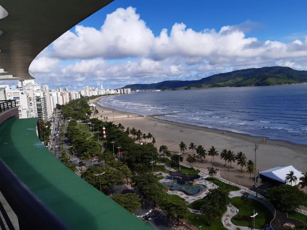  APARTAMENTO EM SANTOS EM FRENTE A PRAIA