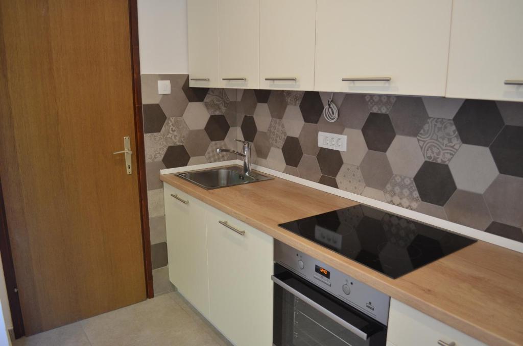 Kuchyň nebo kuchyňský kout v ubytování Apartments Mare