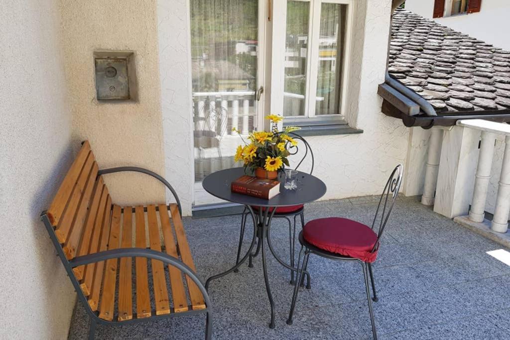 Μπαλκόνι ή βεράντα στο Bezauberndes Haus für erholsame Ferien im Puschlav
