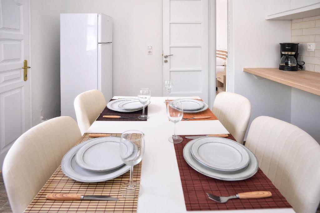 Kuchyň nebo kuchyňský kout v ubytování TEM HOUSE by All About Paxos