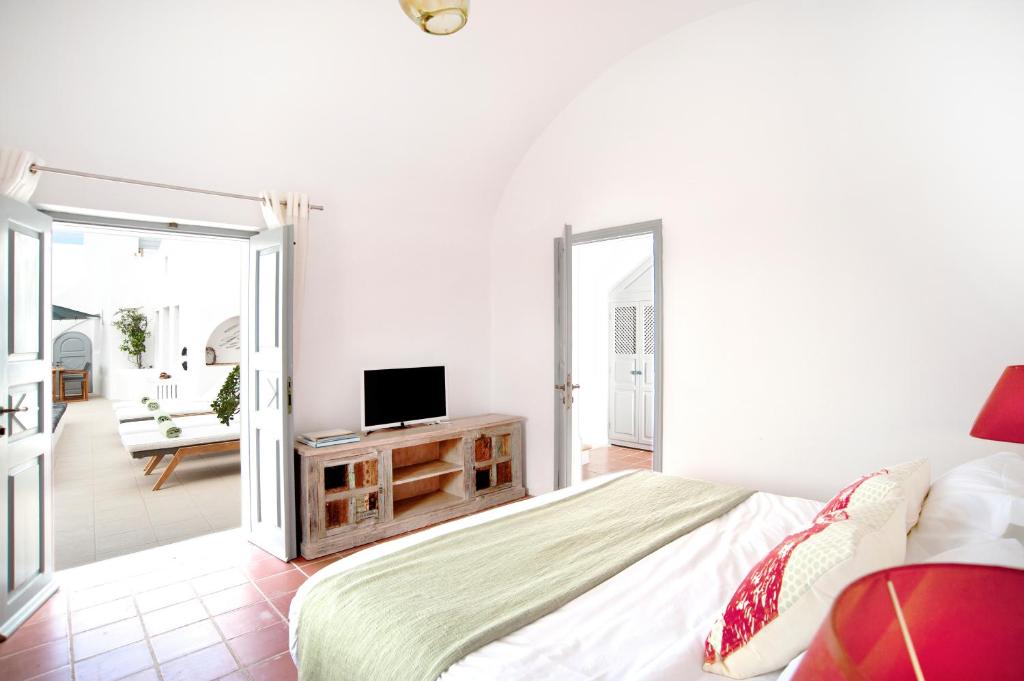 Łóżko lub łóżka w pokoju w obiekcie ANTELMI LUXURY VILLA