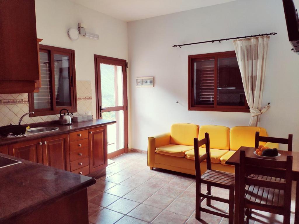 Kuchyňa alebo kuchynka v ubytovaní Casas Blancas -Suites 2y3- R E L A X