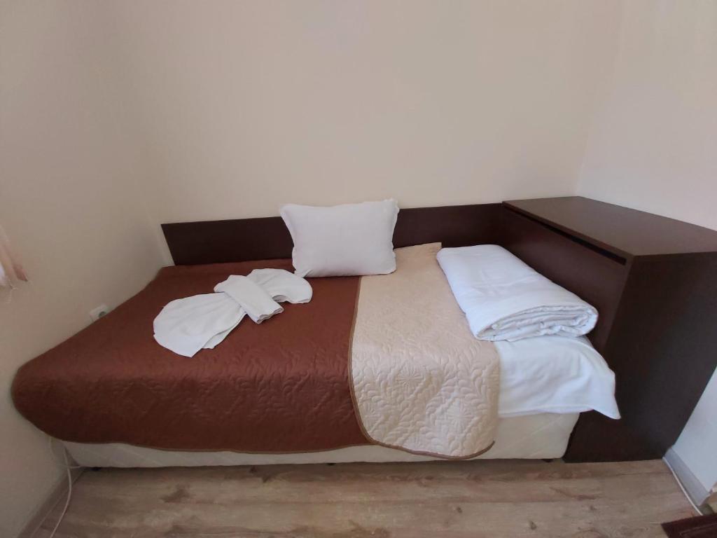 Hotel Aleksandrina - Habitación Gemela Con Balcón