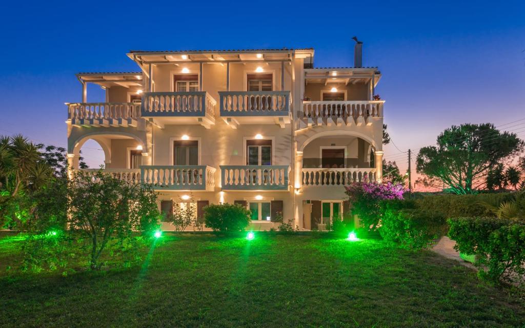 Vonkajšia záhrada v ubytovaní Margaritari Apartments