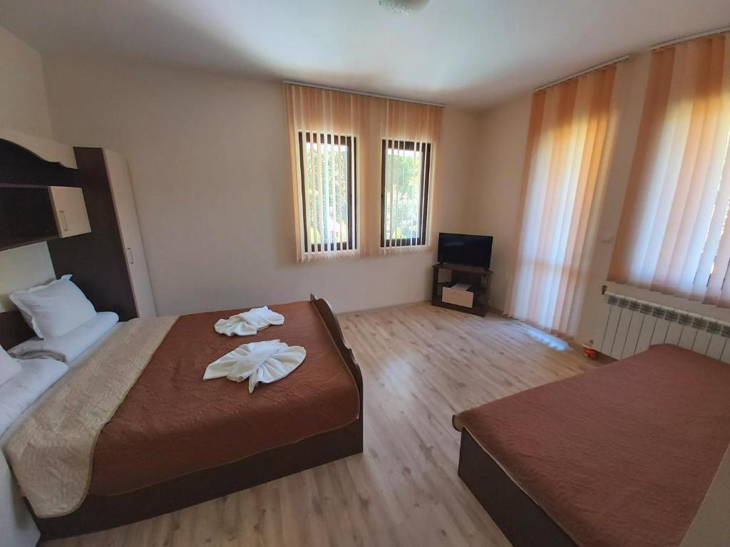 Hotel Aleksandrina - Triple Habitación Con Terraza