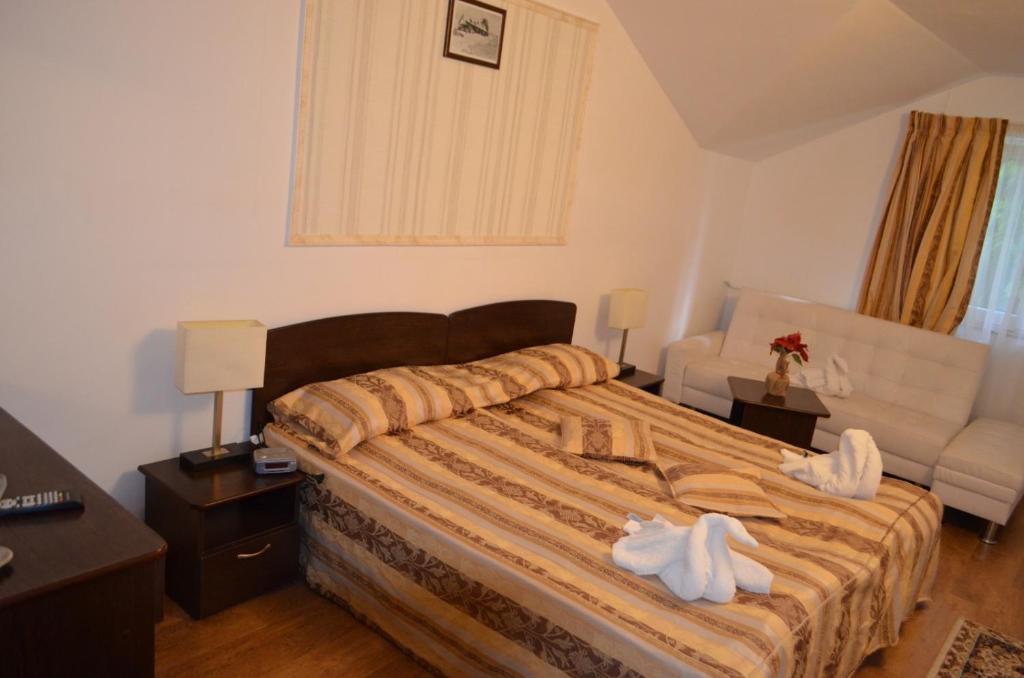 Hanul Izvorul Rece Sinaia - Resim 17