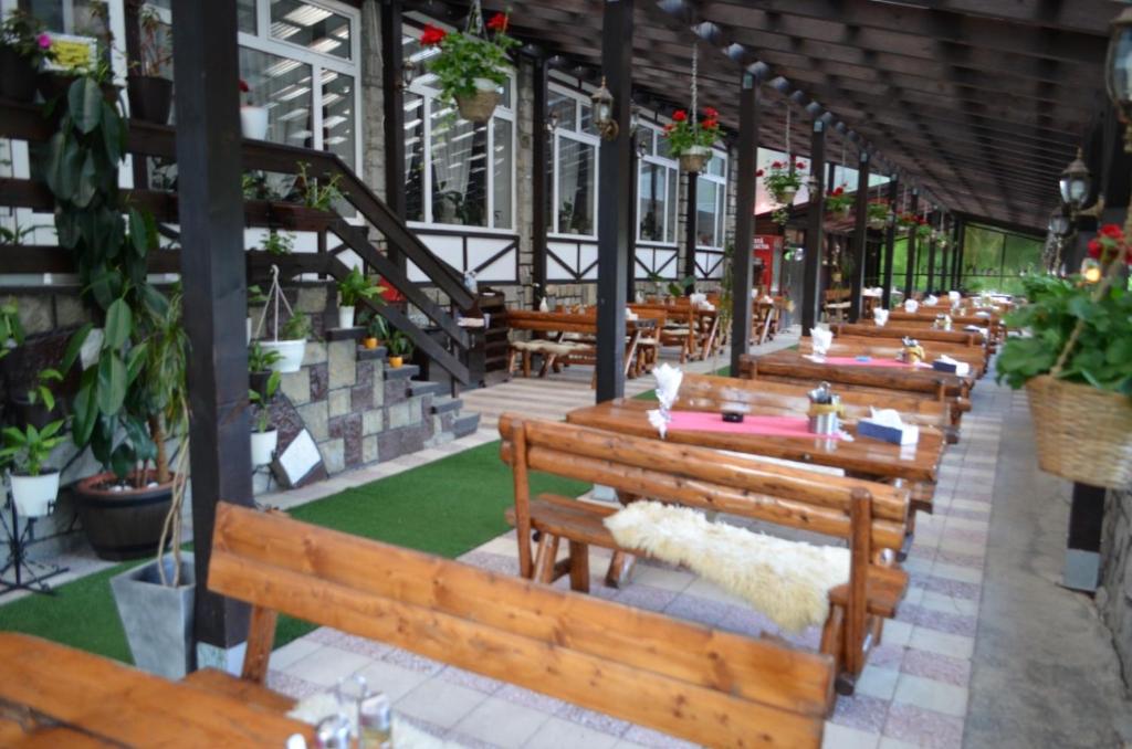 Hanul Izvorul Rece Sinaia - Resim 26