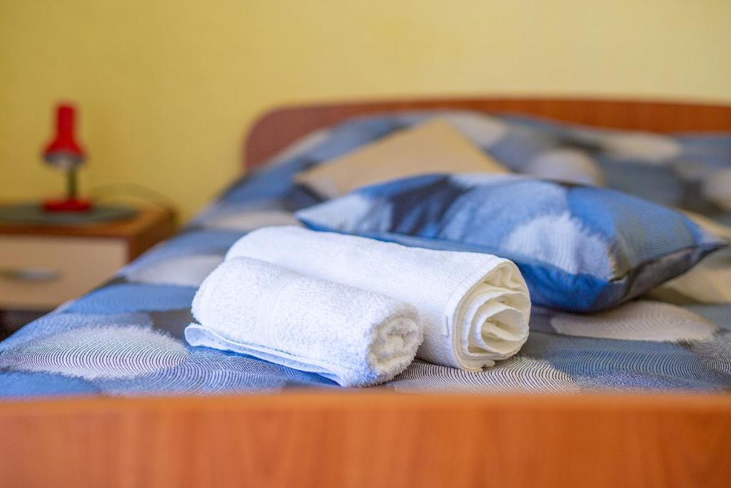 Postel nebo postele na pokoji v ubytování Stella Apartmani Malinska Samoborska 9