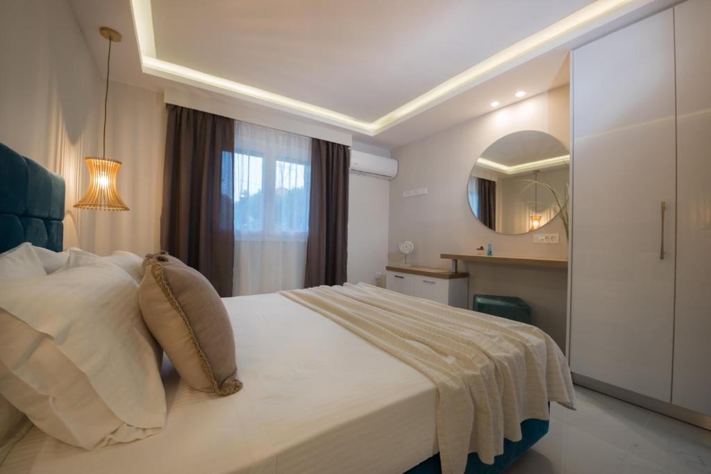 Posteľ alebo postele v izbe v ubytovaní Margaritari Apartments