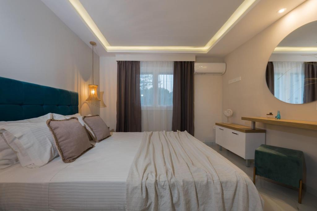 Posteľ alebo postele v izbe v ubytovaní Margaritari Apartments