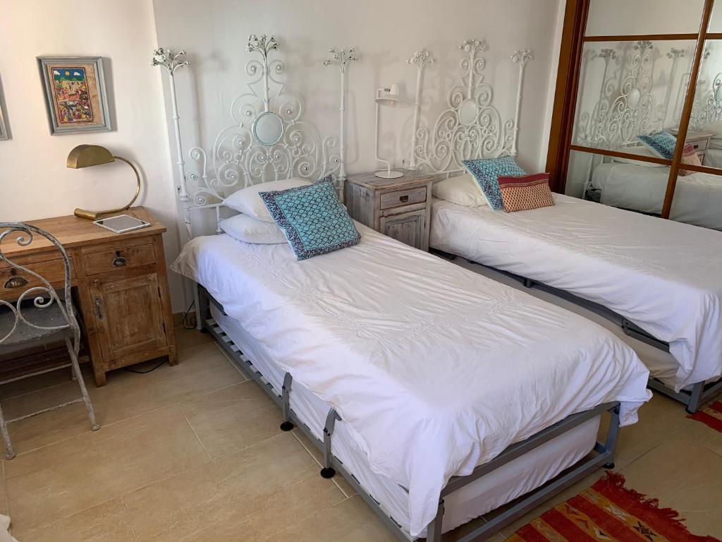 Łóżko lub łóżka w pokoju w obiekcie CASA 4 HABITACIONES CON JARDIN 10 Pax