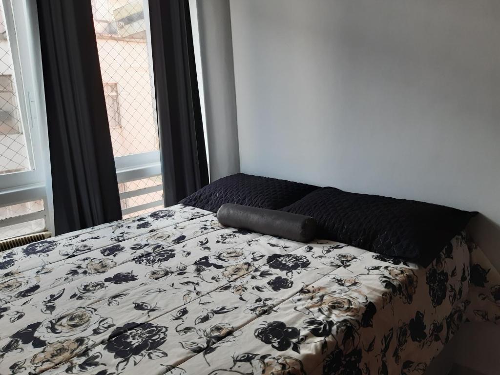  APARTAMENTO EM SANTOS EM FRENTE A PRAIA