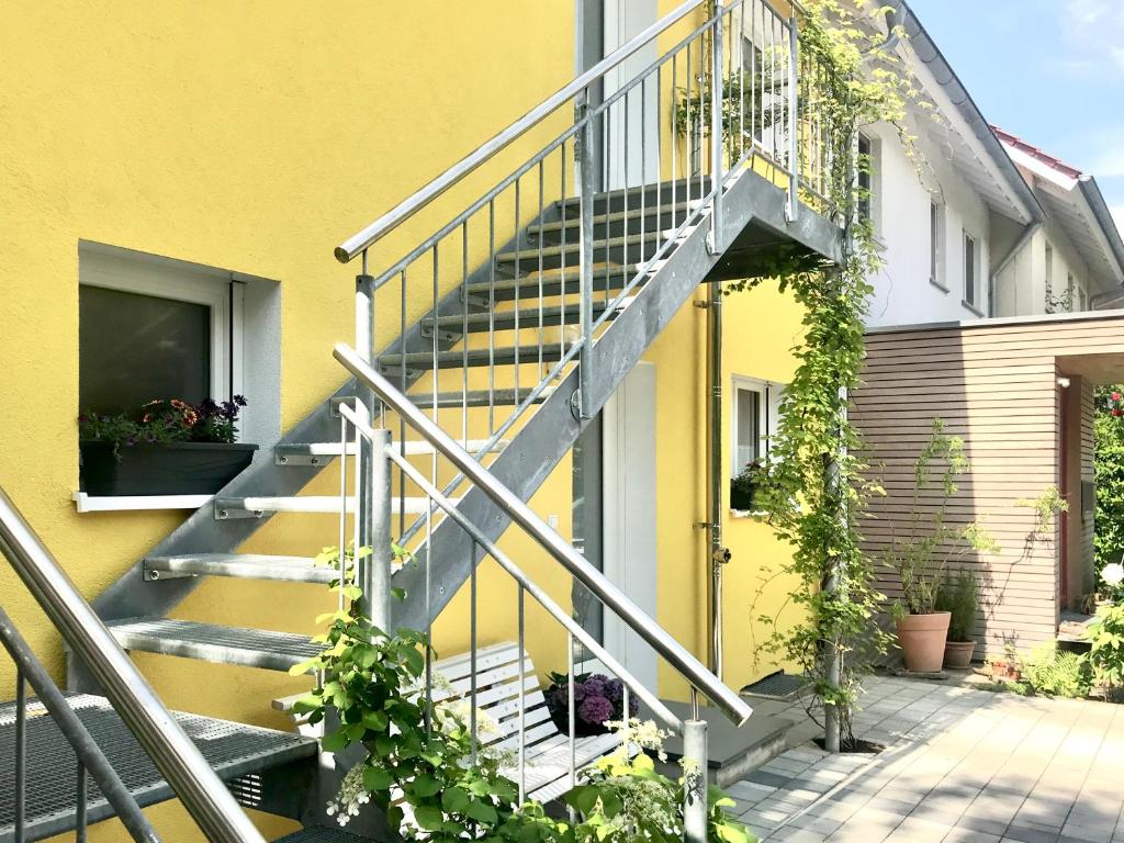 a set of stairs leading to a yellow house at Ferienwohnung Sterntaucher in Überlingen