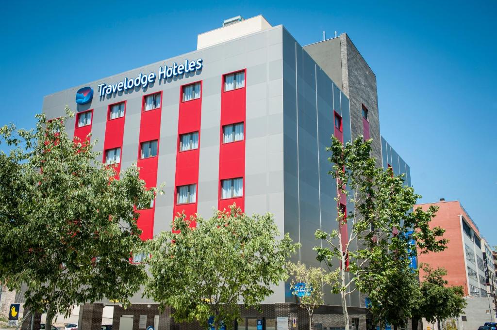 una representación del frente de un hotel en Travelodge Madrid Metropolitano, en Madrid