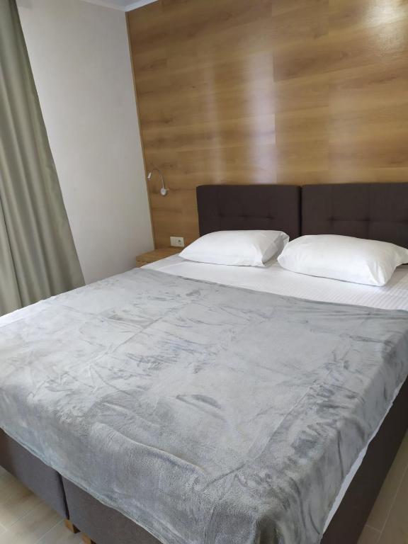 Postel nebo postele na pokoji v ubytování Aquapark Koblevo Hotel