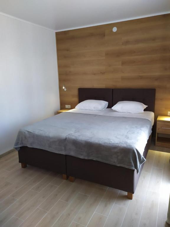 Postel nebo postele na pokoji v ubytování Aquapark Koblevo Hotel