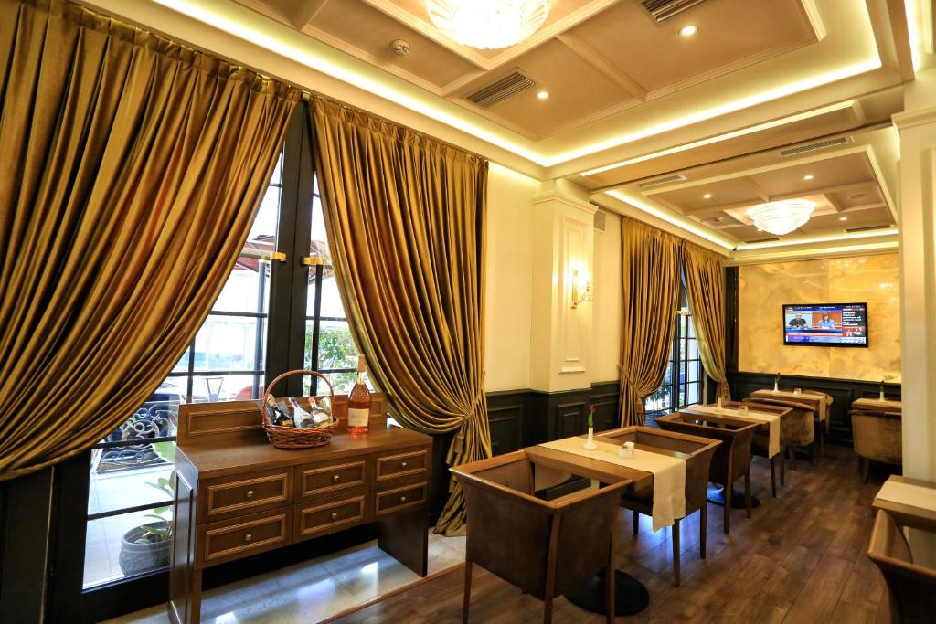 TV a/nebo společenská místnost v ubytování Eler Hotel