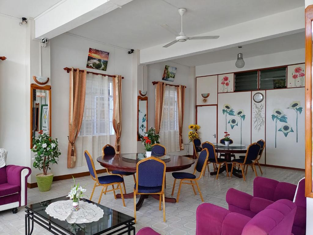Posezení v ubytování Orient Guesthouse Auberge