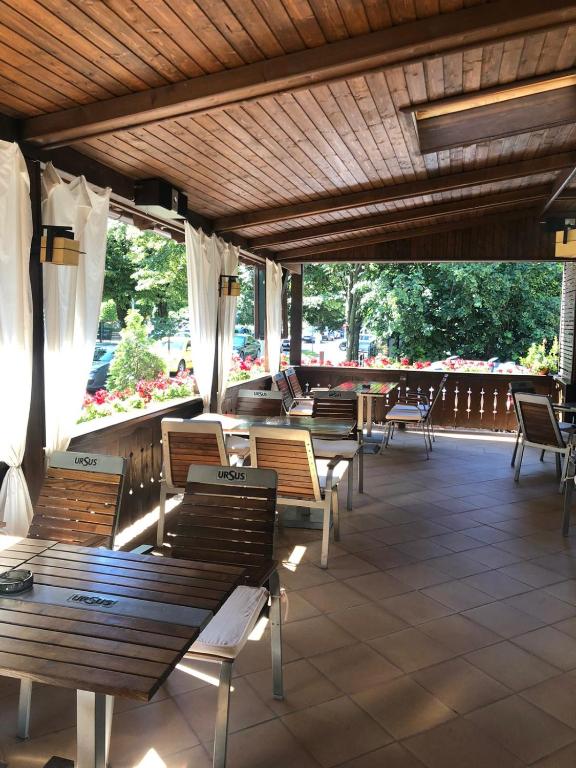 Restaurace v ubytování Pensiune Montana
