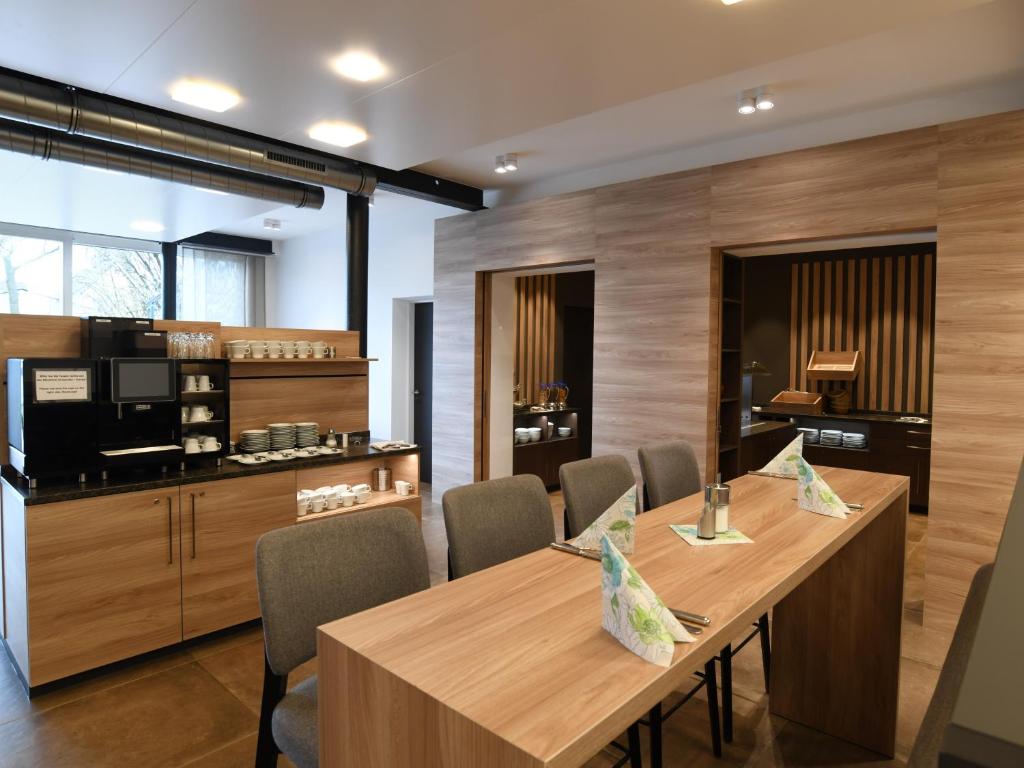 Kuchyň nebo kuchyňský kout v ubytování WESTSIDE Hotel