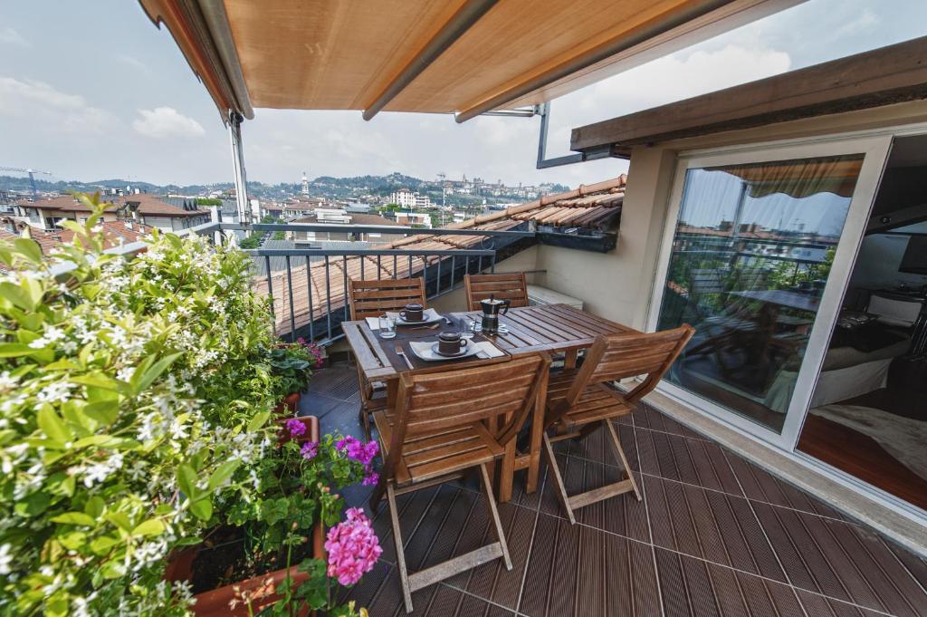 Cute & Cozy Terrace - 5