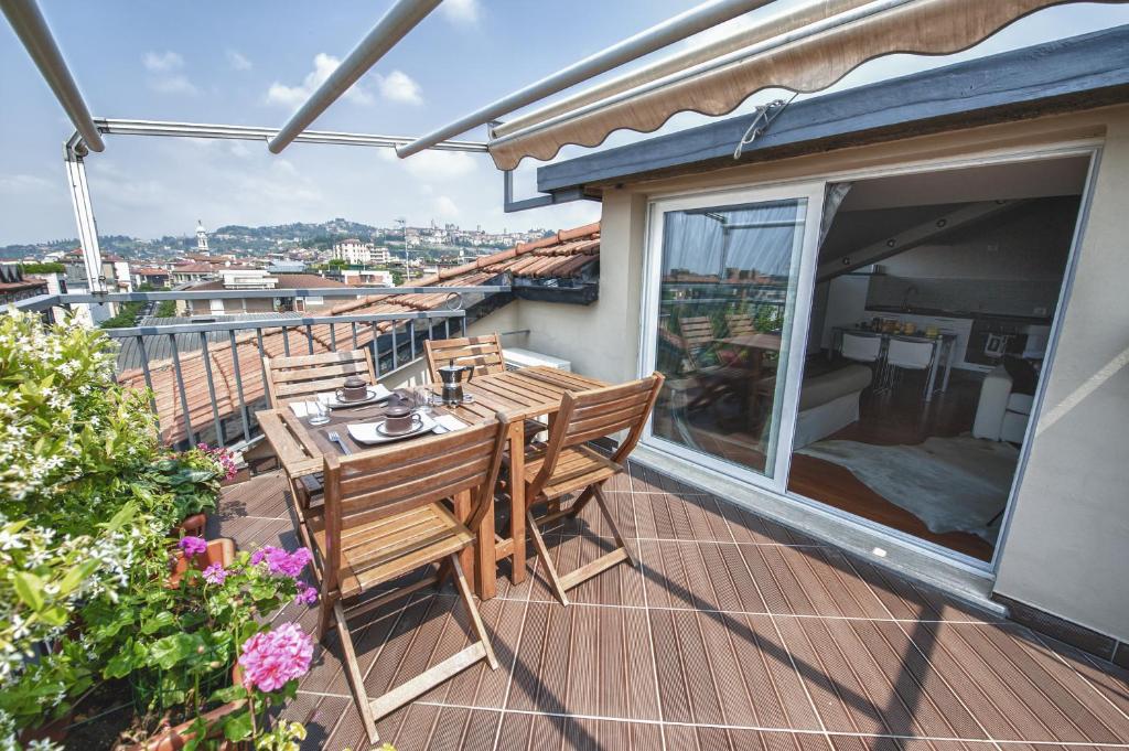 Cute & Cozy Terrace - 18