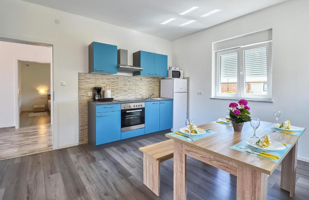 Kuchyň nebo kuchyňský kout v ubytování VILLA ALEXANDRIA