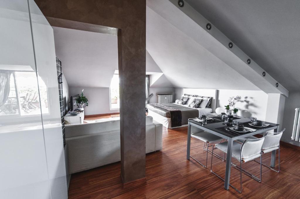 Cute & Cozy Terrace - 13