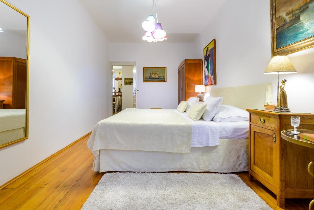Un ou plusieurs lits dans un hébergement de l'établissement Guest House Flores