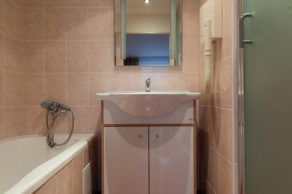 Koupelna v ubytování Hotel Slezan