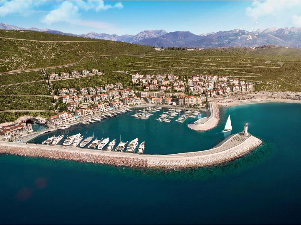 eine Luftansicht eines Hafens mit Booten im Wasser in der Unterkunft Lustica Apartments Marina in Tivat