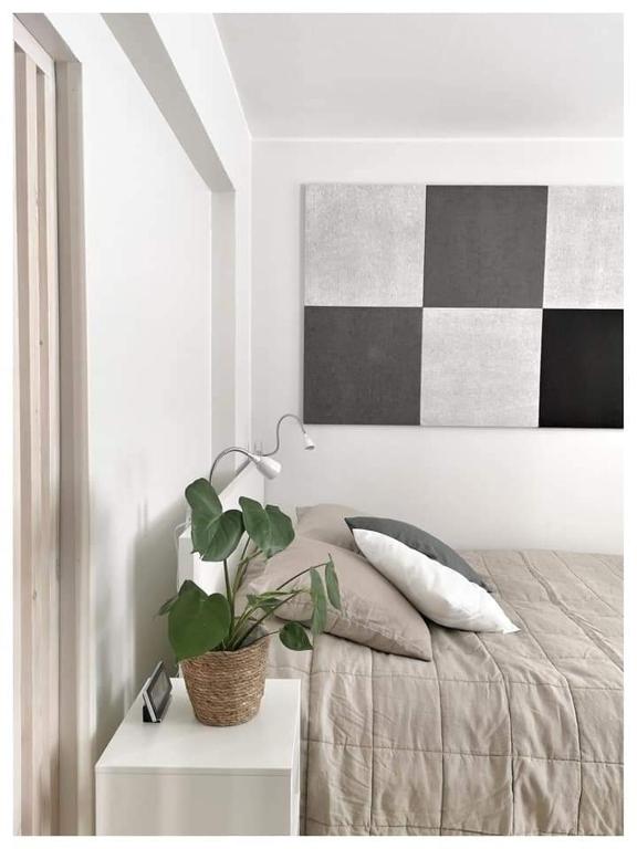 a bedroom with a bed and a plant on a table at Gallen-Kallelankatu 5 in Pori