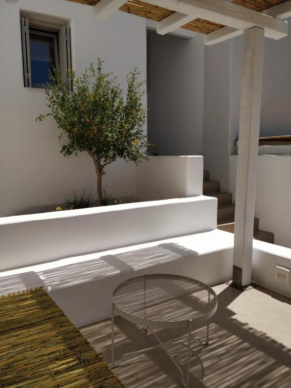 A seating area at Psathaki