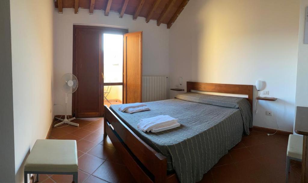 Cama ou camas em um quarto em Student's Hostel Gowett
