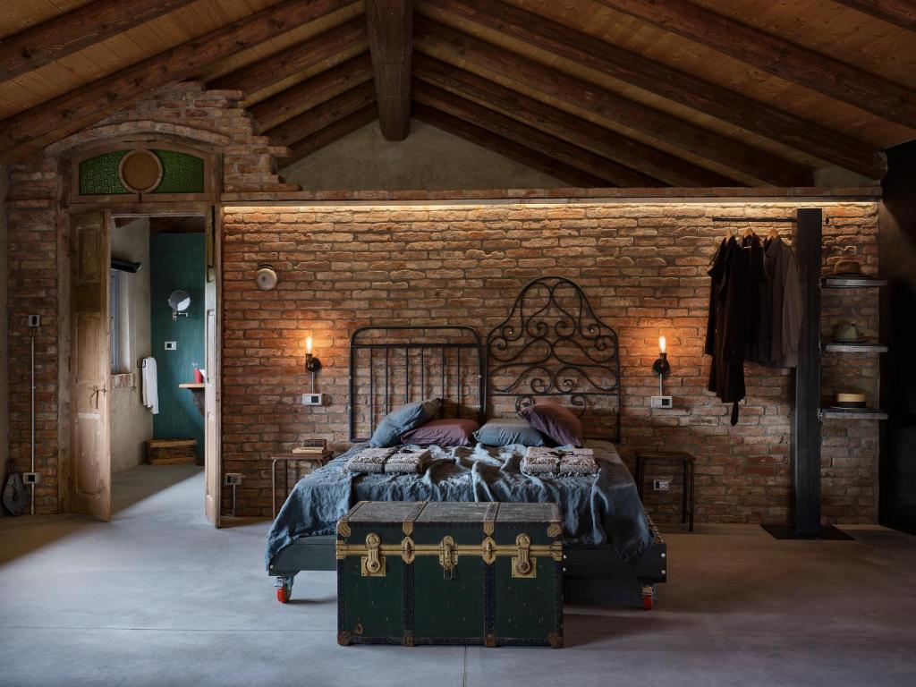 Postel nebo postele na pokoji v ubytování Cascina Facelli - Luxury Country House