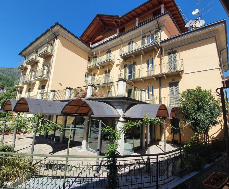 Gallery image of Hotel Azalea in Baveno