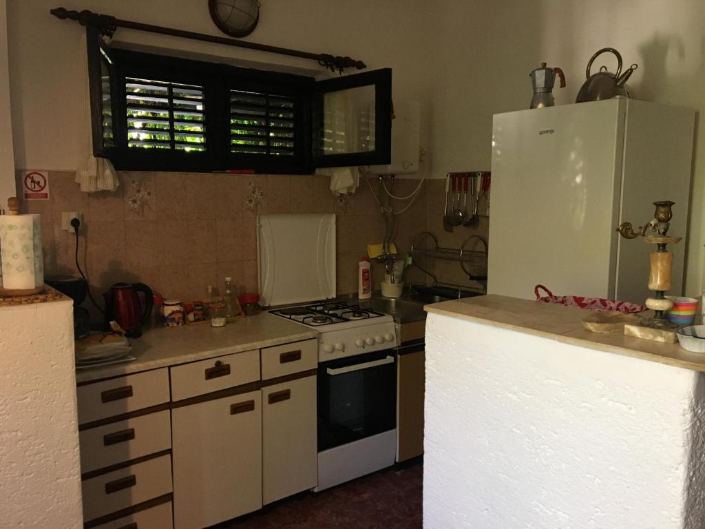 Kuchyňa alebo kuchynka v ubytovaní “Kiko” sea apartments