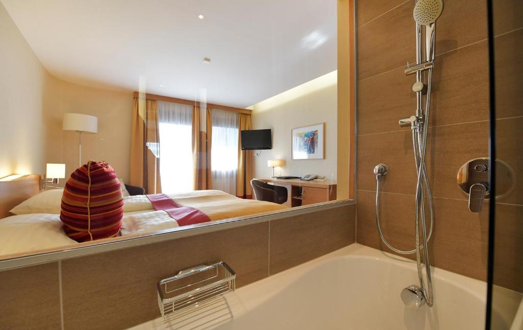 Postel nebo postele na pokoji v ubytování Seehotel Rust