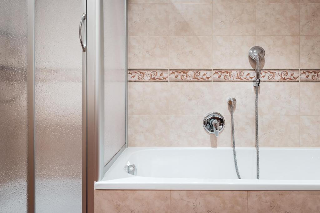 Vannituba majutusasutuses BergHotel Majarei
