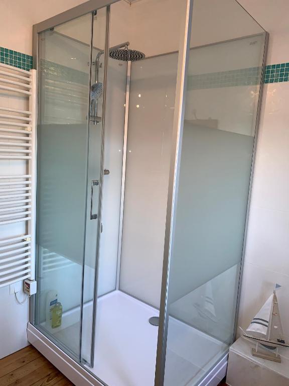 VILLA CATHY Chambres d hôtes - Double Room With Private Bathroom