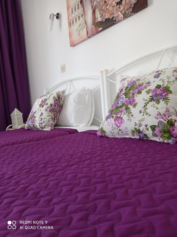 Zdjęcie z galerii obiektu Nancy Rooms w mieście Skala Kallonis